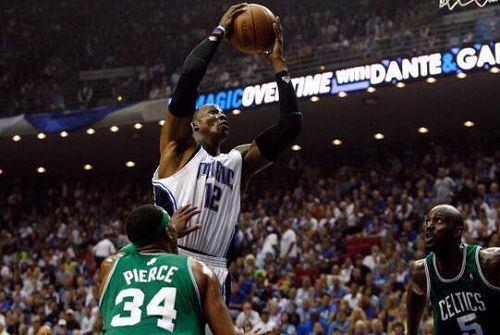 罗德曼入选NBA名人堂：篮板王的不羁传奇  